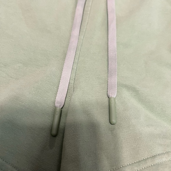 Lululemon Athletica Green Athletic Shorts with Elastic Waistband - Picture 6 of 7